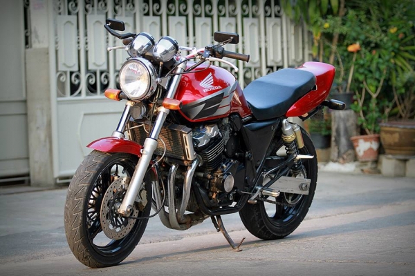ขายcb400 ปี97 อินวอย สรรพสามิต แท้ๆครับ เครื่องดี ขี่มัน สีเดิมๆ