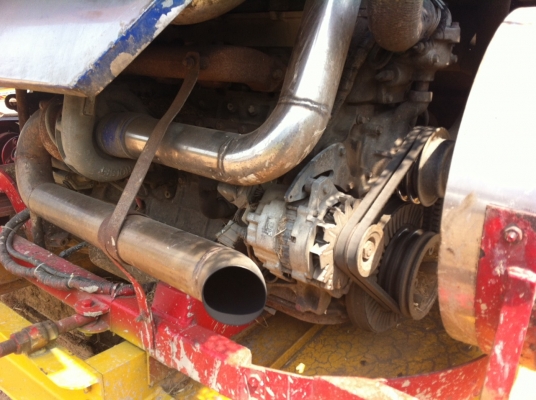 ขายรถเกี่ยวข้าว จ้าวช้าง ปี 52 เครื่อง 6D17 turbo ตัวเดิน 12ht ปั๊มแฝดเบอร์23