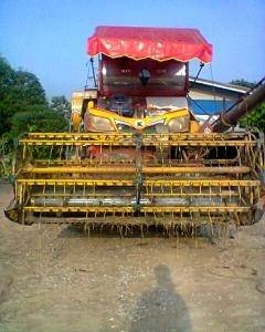 ขายรถเกี่ยวข้าว จ้าวช้าง ปี 52 เครื่อง 6D17 turbo ตัวเดิน 12ht ปั๊มแฝดเบอร์23