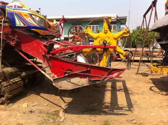 ขายรถเกี่ยวข้าว จ้าวช้าง ปี 52 เครื่อง 6D17 turbo ตัวเดิน 12ht ปั๊มแฝดเบอร์23