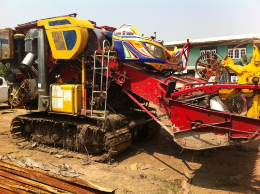 ขายรถเกี่ยวข้าว จ้าวช้าง ปี 52 เครื่อง 6D17 turbo ตัวเดิน 12ht ปั๊มแฝดเบอร์23