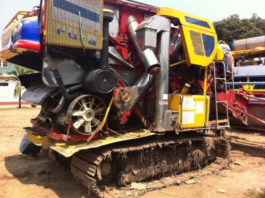 ขายรถเกี่ยวข้าว จ้าวช้าง ปี 52 เครื่อง 6D17 turbo ตัวเดิน 12ht ปั๊มแฝดเบอร์23