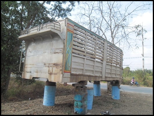 กระบะพร้อมชุดดั้ม