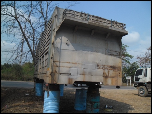 กระบะพร้อมชุดดั้ม