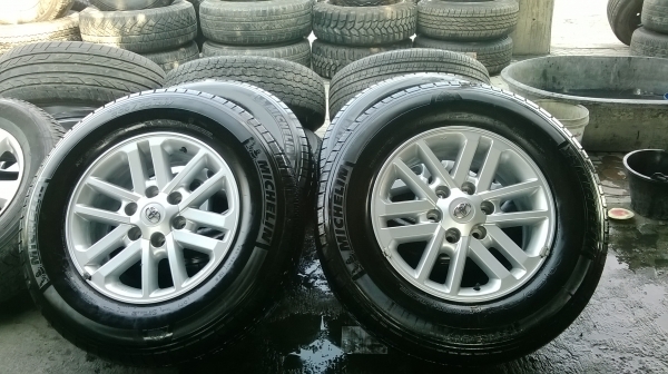 ขายล้อTOYOTA ขอบ17พร้อมยางชุดละ16000