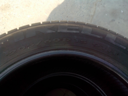 ขายยางขอบ15/205/60 ปี10 แต่ดอกยางขั้นเทพครับ ขายถูกๆ