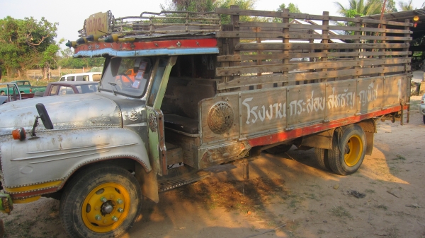 หกล้อหัวยาวสวยทะเบียนพร้อมโอน  260000