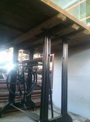 โต๊ะขาจักรบานหน้าต่าง ไม้สัก