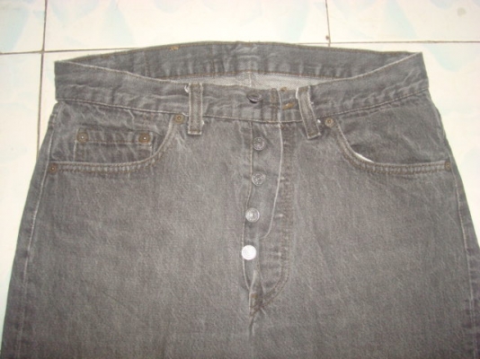 # 9781 # ยีนส์ Levi's 501 สีดำเทา ผ้าทราย ของแท้ มือสอง เอว 31นิ้วครึ่ง ยาว 31นิ้วครึ่ง ก้านดำ แป๊กเงิน made in usa