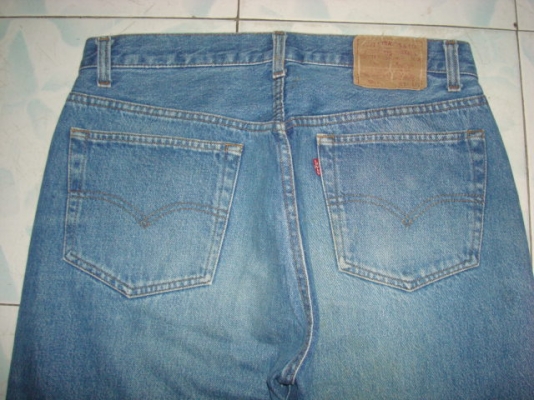 # 9541 # ยีนส์ Levi's 501 ผ้าทราย ของแท้ มือสอง เอว 33 ยาว 32 ก้านดำ แป๊กเงิน เนื้อทรายสวย ตะเข็บสวย made in usa