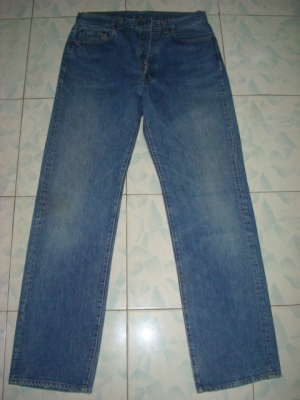 # 9541 # ยีนส์ Levi's 501 ผ้าทราย ของแท้ มือสอง เอว 33 ยาว 32 ก้านดำ แป๊กเงิน เนื้อทรายสวย ตะเข็บสวย made in usa