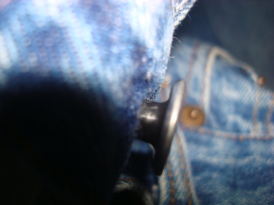 # 9541 # ยีนส์ Levi's 501 ผ้าทราย ของแท้ มือสอง เอว 33 ยาว 32 ก้านดำ แป๊กเงิน เนื้อทรายสวย ตะเข็บสวย made in usa