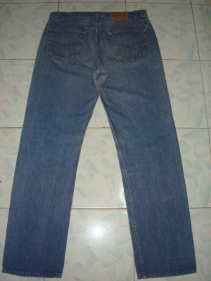 # 9707 # ยีนส์ Levi's 501 ผ้าทราย ของแท้ มือสอง เอว 34นิ้วครึ่ง ยาว 30 ก้านดำทุกเม็ด แป๊กเงิน usa