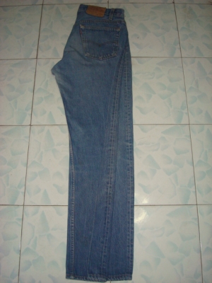 # 9707 # ยีนส์ Levi's 501 ผ้าทราย ของแท้ มือสอง เอว 34นิ้วครึ่ง ยาว 30 ก้านดำทุกเม็ด แป๊กเงิน usa