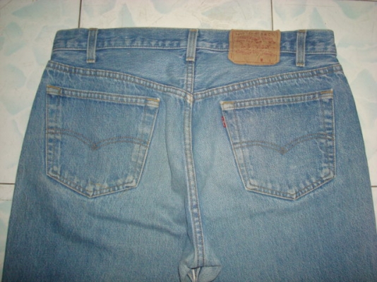 # 9707 # ยีนส์ Levi's 501 ผ้าทราย ของแท้ มือสอง เอว 34นิ้วครึ่ง ยาว 30 ก้านดำทุกเม็ด แป๊กเงิน usa