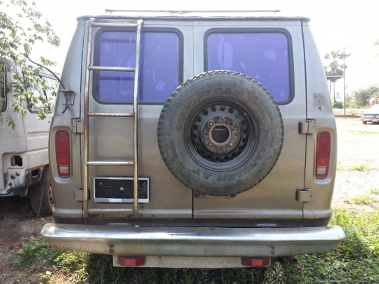 ขายบอดี้รถตู้ ford econoline 1975(เอาไปทำร้านค้า)