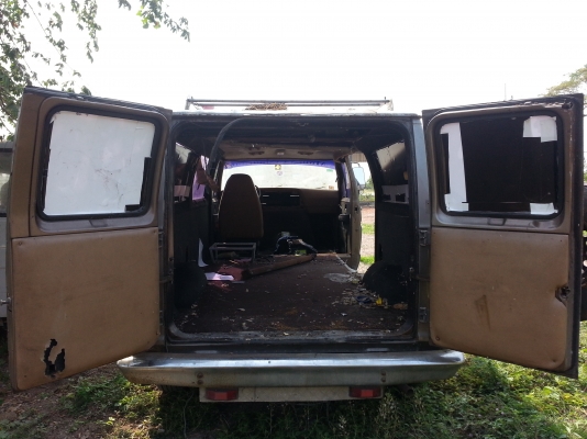 ขายบอดี้รถตู้ ford econoline 1975(เอาไปทำร้านค้า)