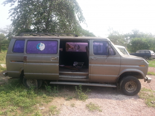 ขายบอดี้รถตู้ ford econoline 1975(เอาไปทำร้านค้า)