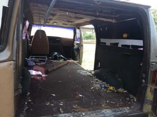 ขายบอดี้รถตู้ ford econoline 1975(เอาไปทำร้านค้า)