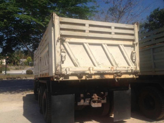 รถอีซูซุ 10 ล้อดั้ม  270 แรงม้า. ปี 47  สนใจติดต่อ 081 - 6079515