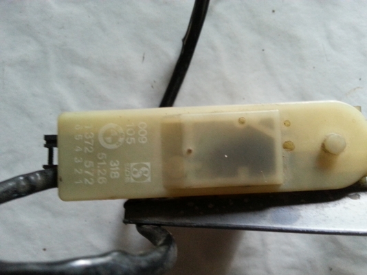 ขายเซ็นทรันรอคร์ฝากระโปรงท้าย BMW E30