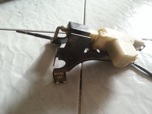 ขายเซ็นทรันรอคร์ฝากระโปรงท้าย BMW E30