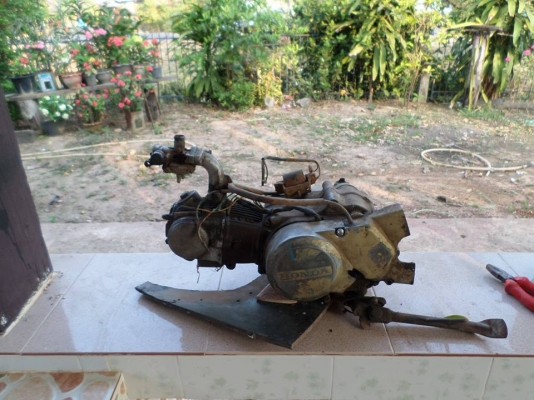 ขายชุดแฮนชี50เดิมๆสภาพสมบูรณ์ของครับราคาเปิด1500บาท/เครื่องเดิมชี50ไม่ติดขายตามสภาพเปิด700บาท/ตะแกรงนั่งหลัง200/หรือเหมาทั้งกองเปิด2000บาทราคาคุยกันได้ครับของยุอำนาจเจริญ0801696651ส่งได้ทั่วไทยครับ