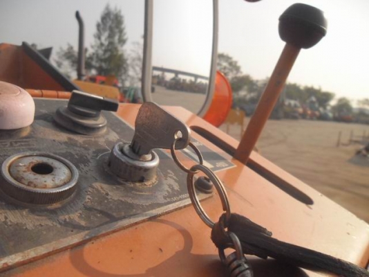 ขายรถบดหน้าเหล็กหลังยาง SAKAI TG25 สภาพสวย พร้อมใช้งาน