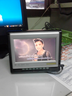 ขายเครื่องเล่น DVD ดูหนัง ฟังเพลง คาราโอเกะ จอ 7 นิ้ว วางตั้งพื้นได้ TEL.081-427-3941 ขายเครื่องเล่น DVD ดูหนัง ฟังเพลง คาราโอเกะ จอ 7 นิ้ว วางตั้งพื้นได้ TEL.081-427-3941
