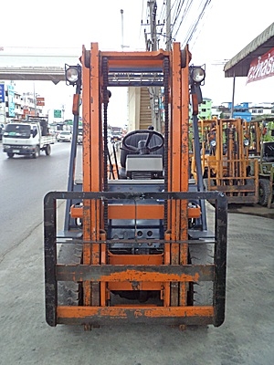 ขายรถยกโตโยต้า 500 กิโล  (รุ่นใหม่) เครื่องเบนซิน  กระบอกคู่ เสาสูง 2.5 เมตร   พวงมาลัยเพาเว่อร์  สีเดิมจากนอก นำเข้าจากญี่ปุ่น ใช้งานได้ทันที ราคา80000