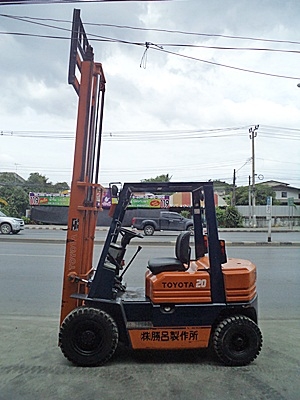 ขายรถยกโตโยต้า 500 กิโล  (รุ่นใหม่) เครื่องเบนซิน  กระบอกคู่ เสาสูง 2.5 เมตร   พวงมาลัยเพาเว่อร์  สีเดิมจากนอก นำเข้าจากญี่ปุ่น ใช้งานได้ทันที ราคา80000