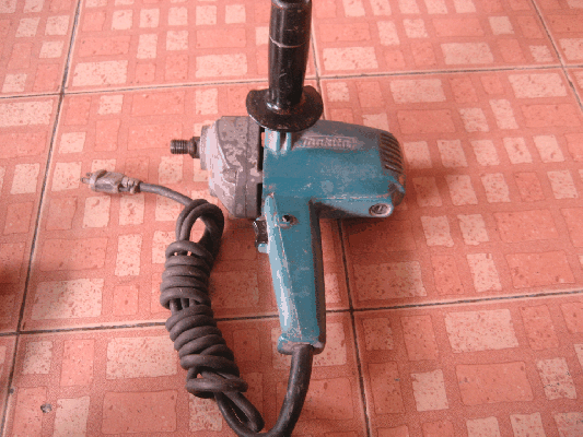 ขายเครื่องขัดสี Makita Model 9218BL 860W 1400/min