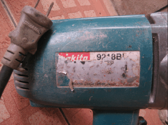 ขายเครื่องขัดสี Makita Model 9218BL 860W 1400/min