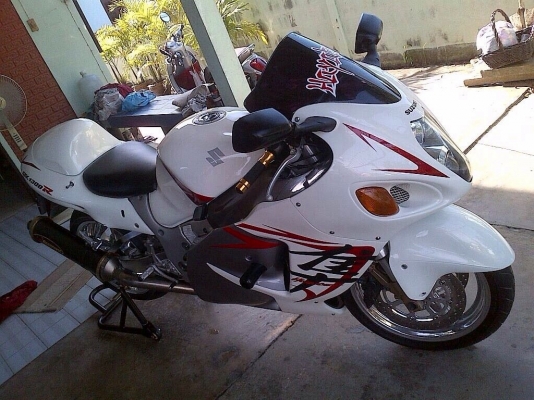 ธารนนทบุรี//ขาย suzuki hayabuza1300 ปี2001 สวยๆระบบไฟสมบูรณ์ ราคา250,000 บาท ทะเบียนโอนนอก