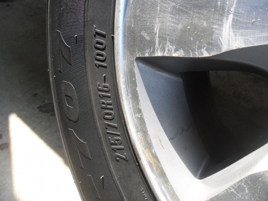 ล้อแม็ก วีโก้ 16นิ้ว6รู พร้อมยาง 215/70R16ปี09 สวยๆ 1 คู่ ราคา 4500 บาท