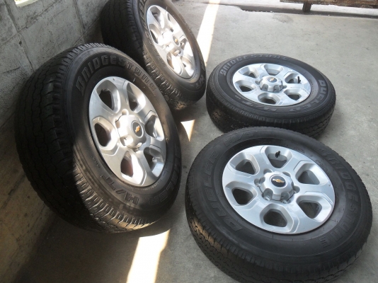 ล้อแม็ก เชฟ 16นิ้ว 6รู พร้อมยาง 245/70R16 สวยๆ 4 ล้อ ราคา 6700 บาท