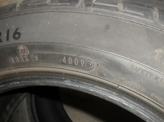 ยาง DUNLOP 205/55R16 ปี09 สวยๆ 4 เส้น ราคา 1800 บาท