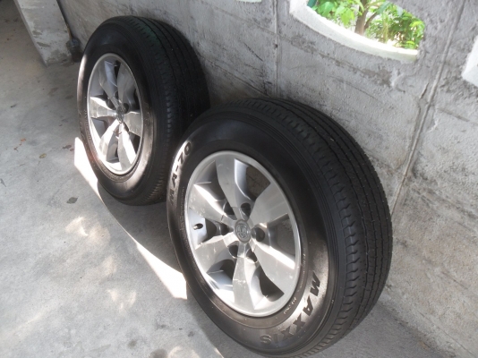 ล้อแม็ก วีโก้ 16นิ้ว6รู พร้อมยาง 215/70R16ปี09 สวยๆ 1 คู่ ราคา 4500 บาท