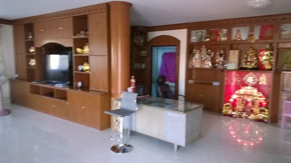 ขายที่ดิน..พร้อมบ้าน....ที่สวยบ้านสวย เนื้อที่3.5ไร่ ทำเลทองติดถนนเอเซียสายหลัก