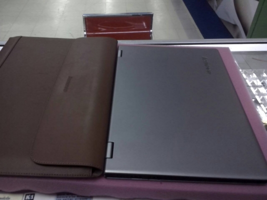 Lenovo รุ่น IdeaPad Yoga 11 แค่ 9,900 บาท ช้าอดนะครับ