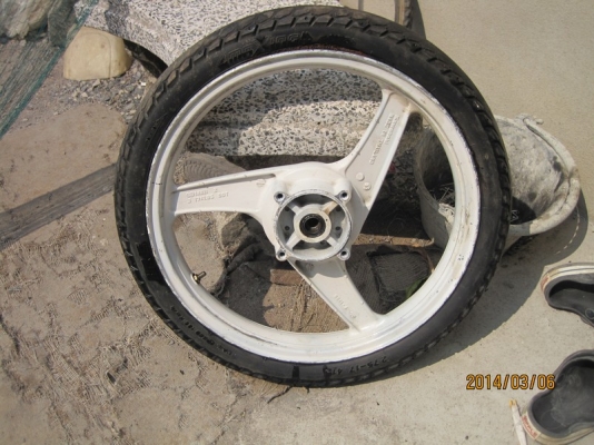 ล้อแม็กหน้า KR,Serpico น็อต4รู สภาพดีสีเดิมสวย 600 (รวมจัดส่ง)