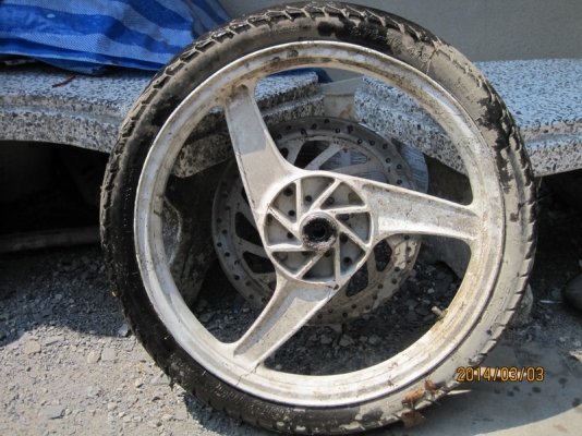 ล้อแม็กหน้า KR,Serpico น็อต4รู สภาพดีสีเดิมสวย 600 (รวมจัดส่ง)