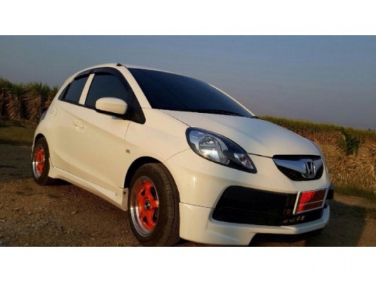 HONDA BRIO 1.2 AT ปี 2012 สีขาว HONDA BRIO 1.2 AT ปี 2012 สีขาว
