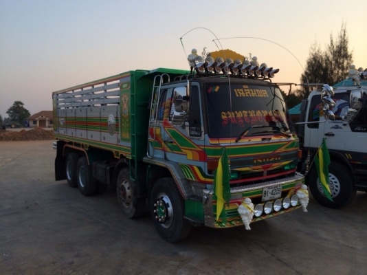 ขายด่วนสิบล้อดั้มสองเพลา240นางฟ้าแท้ๆ