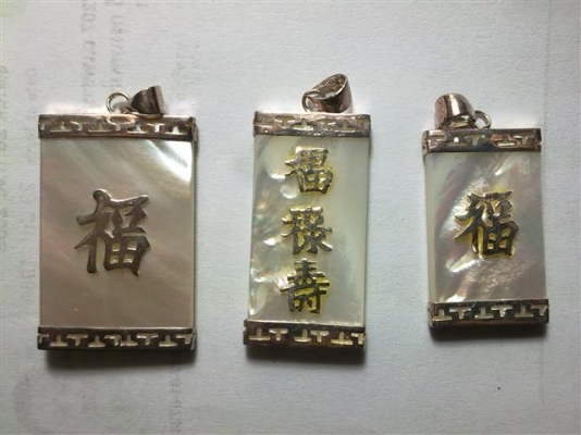 ขายจี้เปลือกหอยเลี่ยมเงิน