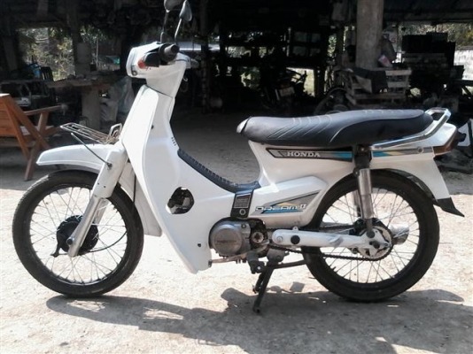 ขายดรีมคุรุสภาขาวเล่มทะเบียนอย่างเดียวชุดโอนไม่ได้ตามรถปี 32 ทะเบียนขาดปี 43 เครื่องพอใช้