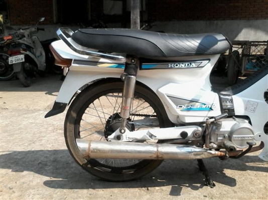 ขายดรีมคุรุสภาขาวเล่มทะเบียนอย่างเดียวชุดโอนไม่ได้ตามรถปี 32 ทะเบียนขาดปี 43 เครื่องพอใช้