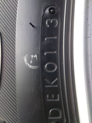 ยางบิดโตน24570R16ปี13ดอกเต็มมีตุมอยู่