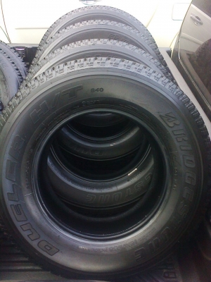 ยางบิดโตน24570R16ปี13ดอกเต็มมีตุมอยู่