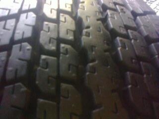 ยางบิดโตน24570R16ปี13ดอกเต็มมีตุมอยู่